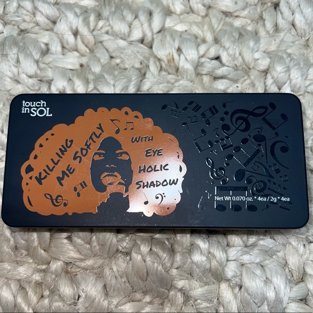 touch in SOL Killing Me Softly With Eye Holic Eyeshadow Palette